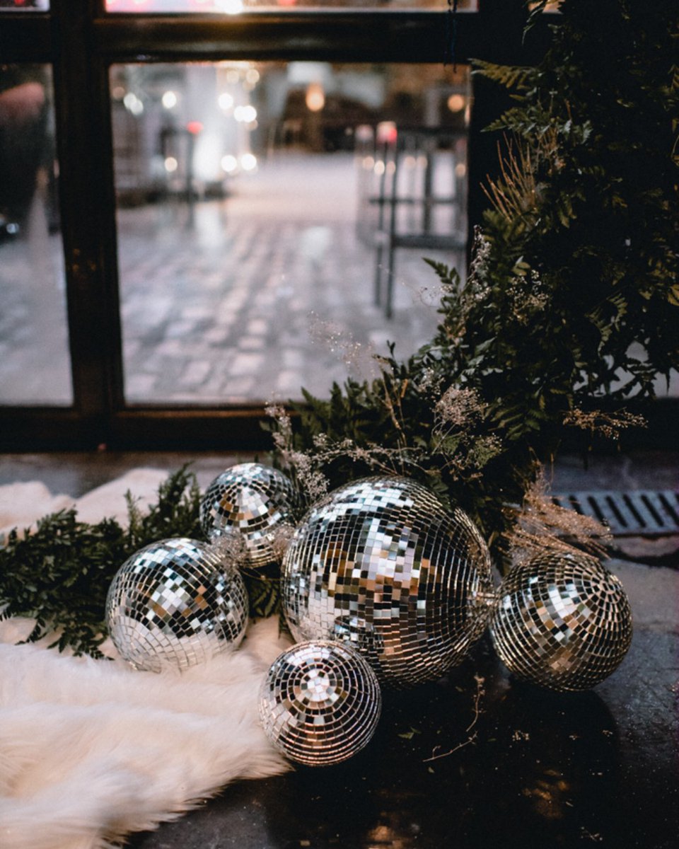 lovedearcleo's tweet photo. Winter Wedding Dreams 

https://t.co/sUIryuuK3h
📸 @Byveronicaphotography 

#DearCleo #BeBeautiful #DearCleoCrew #BridalParty #WeddingInspo #Bride #WinterWedding #Disco https://t.co/o2div3XqOU