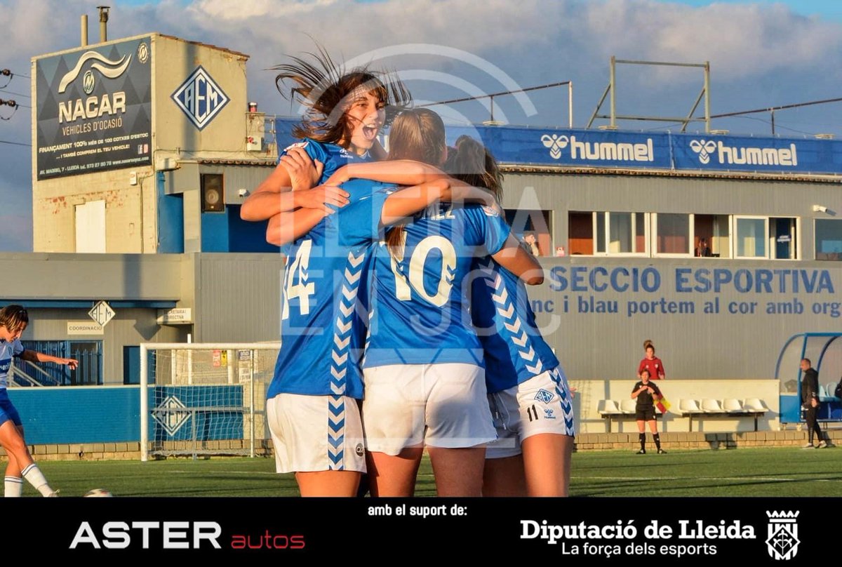 SEGREcom's tweet photo. ⏱️ 38’ | 1-0 | Abraçada grupal i cares d'eufòria de les jugadores del @SEAEM_1925 després del gol de @andrea_go97!
 
📸@CarlesMiranda
 
#AEMUDGTenerifeB #LleidaEnJoc

🚨 EN DIRECTE:
 💻 https://t.co/sV6ckBZ5MG
📲 APP SEGRE https://t.co/4T9a5llkEn https://t.co/Gcfhu1szeW