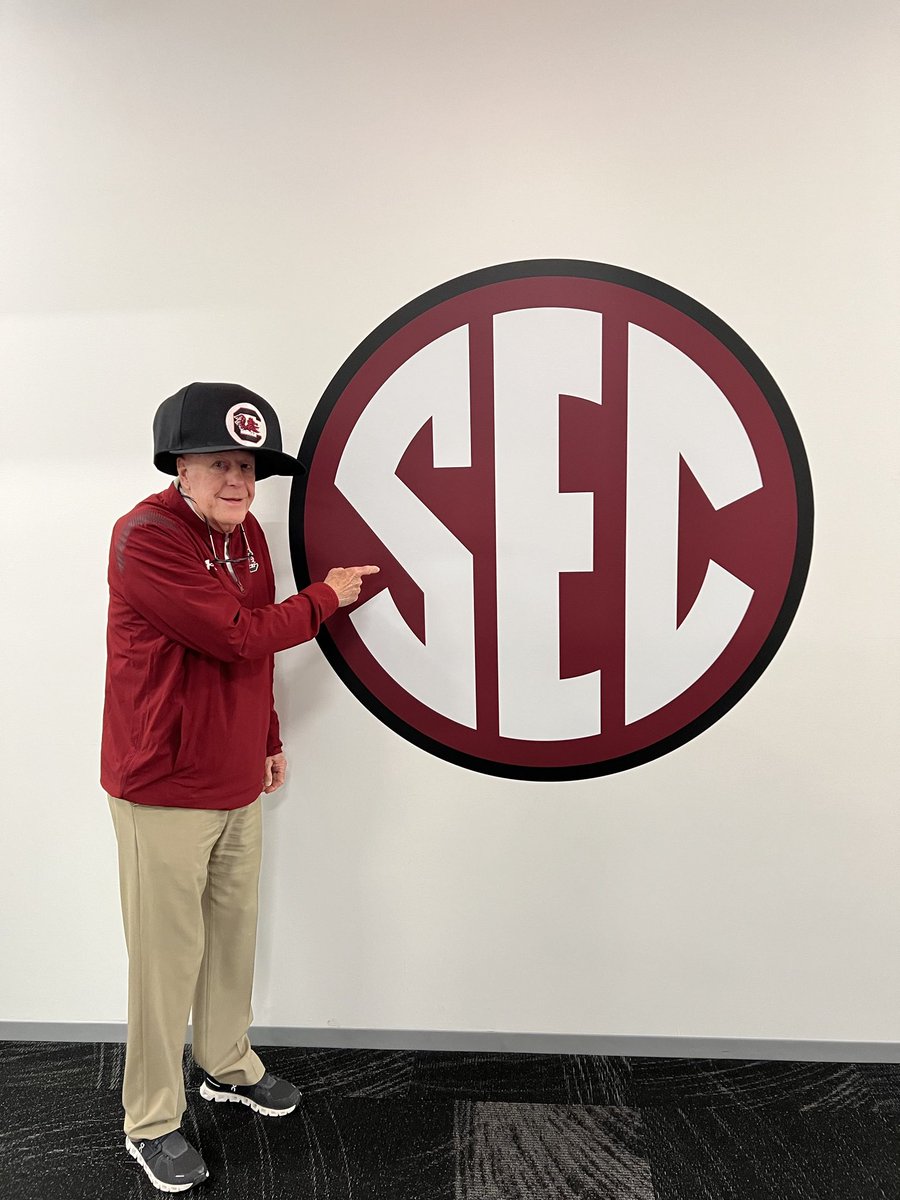 CoachSBeamer's tweet photo. The 🐐 

#IYKYK #Clyde https://t.co/xNigh98ueT
