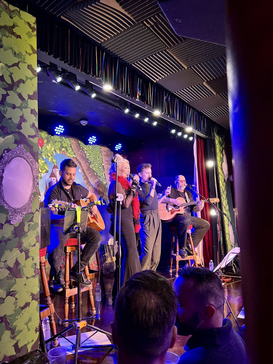 Mon_Lloyd_Day's tweet photo. Fabulous end to the year seeing @kimwilde @Wildericky @tom_aspaul Xmas show at The RVT. The best fun with @backstreetjoe @lesleyrosslyric and @CaptainPaulDay 💖🥰 https://t.co/sjoTjX2fCW