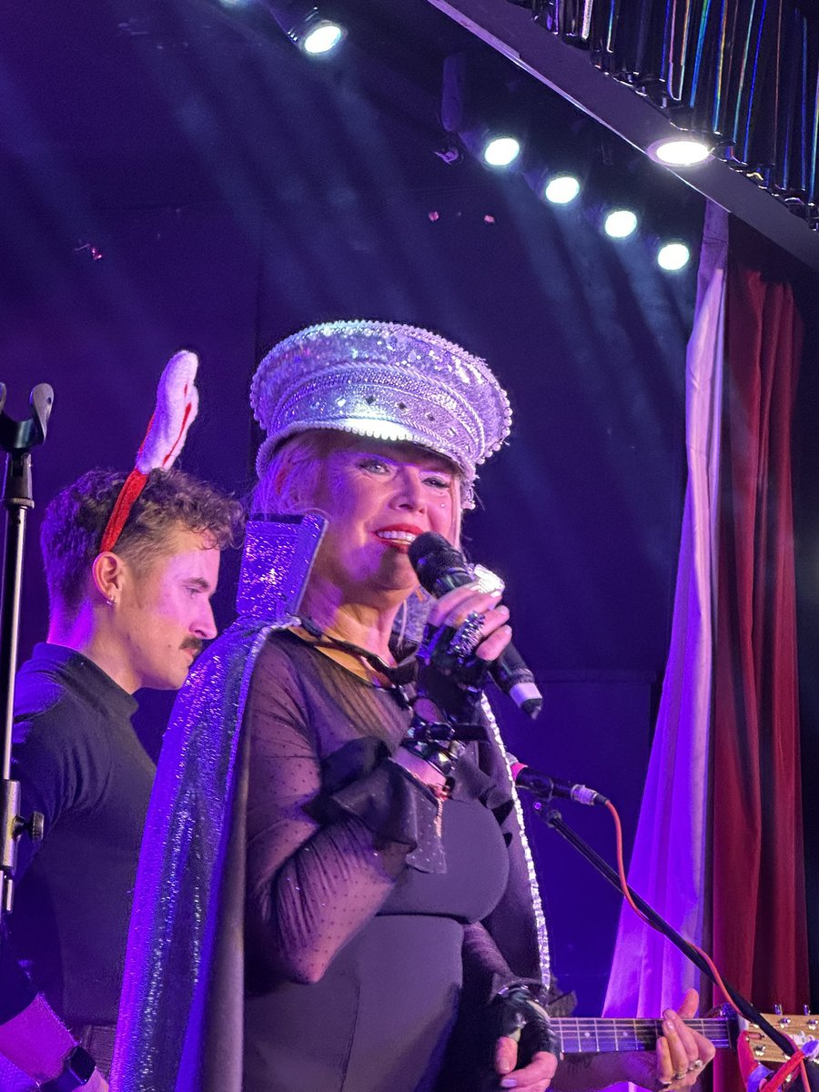 Mon_Lloyd_Day's tweet photo. Fabulous end to the year seeing @kimwilde @Wildericky @tom_aspaul Xmas show at The RVT. The best fun with @backstreetjoe @lesleyrosslyric and @CaptainPaulDay 💖🥰 https://t.co/sjoTjX2fCW