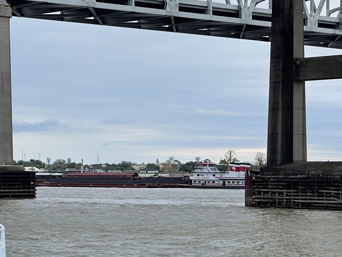 BasilKaratzas's tweet photo. Not an expert, but this stuff does not look 'green'.
#Coal #barges #OpenHopper #energy #CrescentCityConnection #MissBridge #MississippiRiver #inland #KaratzasImages @BMKaratzas https://t.co/LBPdrpX6Rq