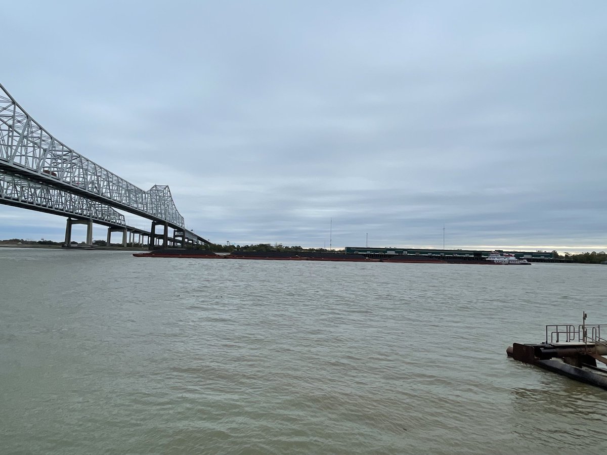 BasilKaratzas's tweet photo. Not an expert, but this stuff does not look 'green'.
#Coal #barges #OpenHopper #energy #CrescentCityConnection #MissBridge #MississippiRiver #inland #KaratzasImages @BMKaratzas https://t.co/LBPdrpX6Rq