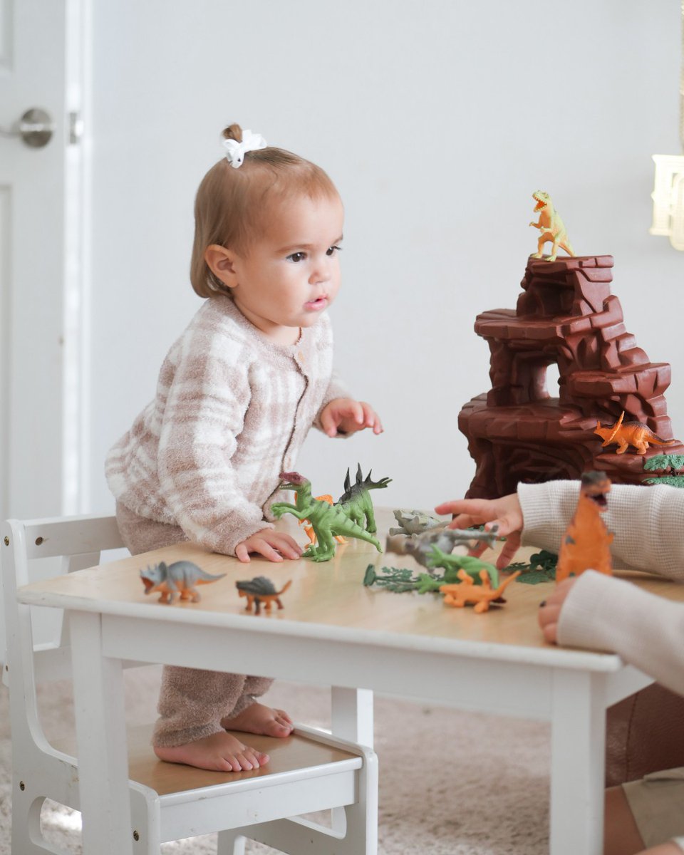 ToysRUs's tweet photo. ROAR! 🦖 Let their imaginations run wild with the #AnimalZone #Dinosaur Mountain Set. Audrey loves seeing her kids play together with toys that bring them so much joy! This set is perfect for ages 3-8. Shop: https://t.co/bElvNet90O 🦕
[📸: @ audreyjudith_ on IG] https://t.co/PgJb0v7HC4