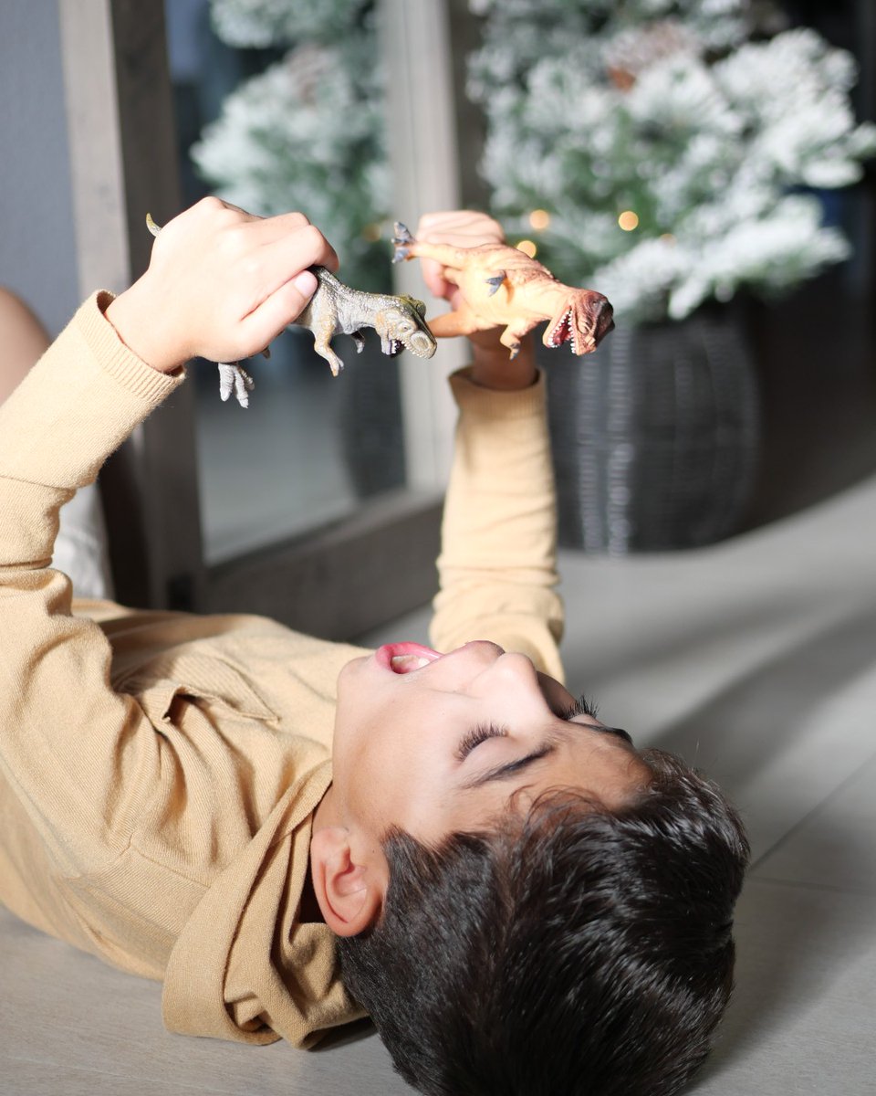 ToysRUs's tweet photo. ROAR! 🦖 Let their imaginations run wild with the #AnimalZone #Dinosaur Mountain Set. Audrey loves seeing her kids play together with toys that bring them so much joy! This set is perfect for ages 3-8. Shop: https://t.co/bElvNet90O 🦕
[📸: @ audreyjudith_ on IG] https://t.co/PgJb0v7HC4