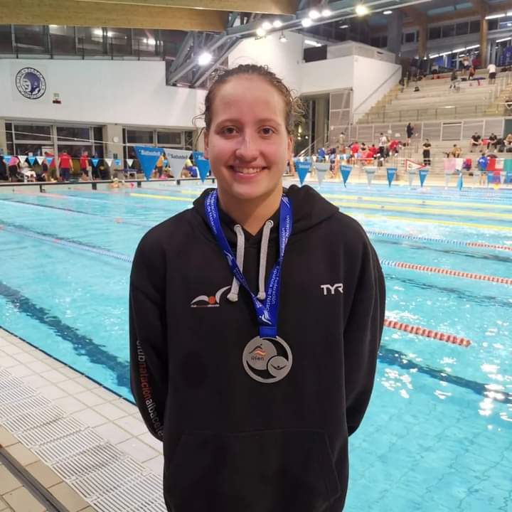 imdalbacete's tweet photo. 👏Desde el IMD queremos felicitar a la nadadora, del Natación Albacete,  MARTA CARMONA, SUBCAMPEONA DE ESPAÑA  ABSOLUTA 🏊‍♀️ 🥈🇪🇦 en  800 metros libre, con un tiempo de 08:23:33, en el CTO. DE ESPAÑA DE INVIERNO que se está  celebrando estos dias en Sabadell.
Enhorabuena‼️‼️‼️‼️‼️ https://t.co/ZuUWSfeVmN