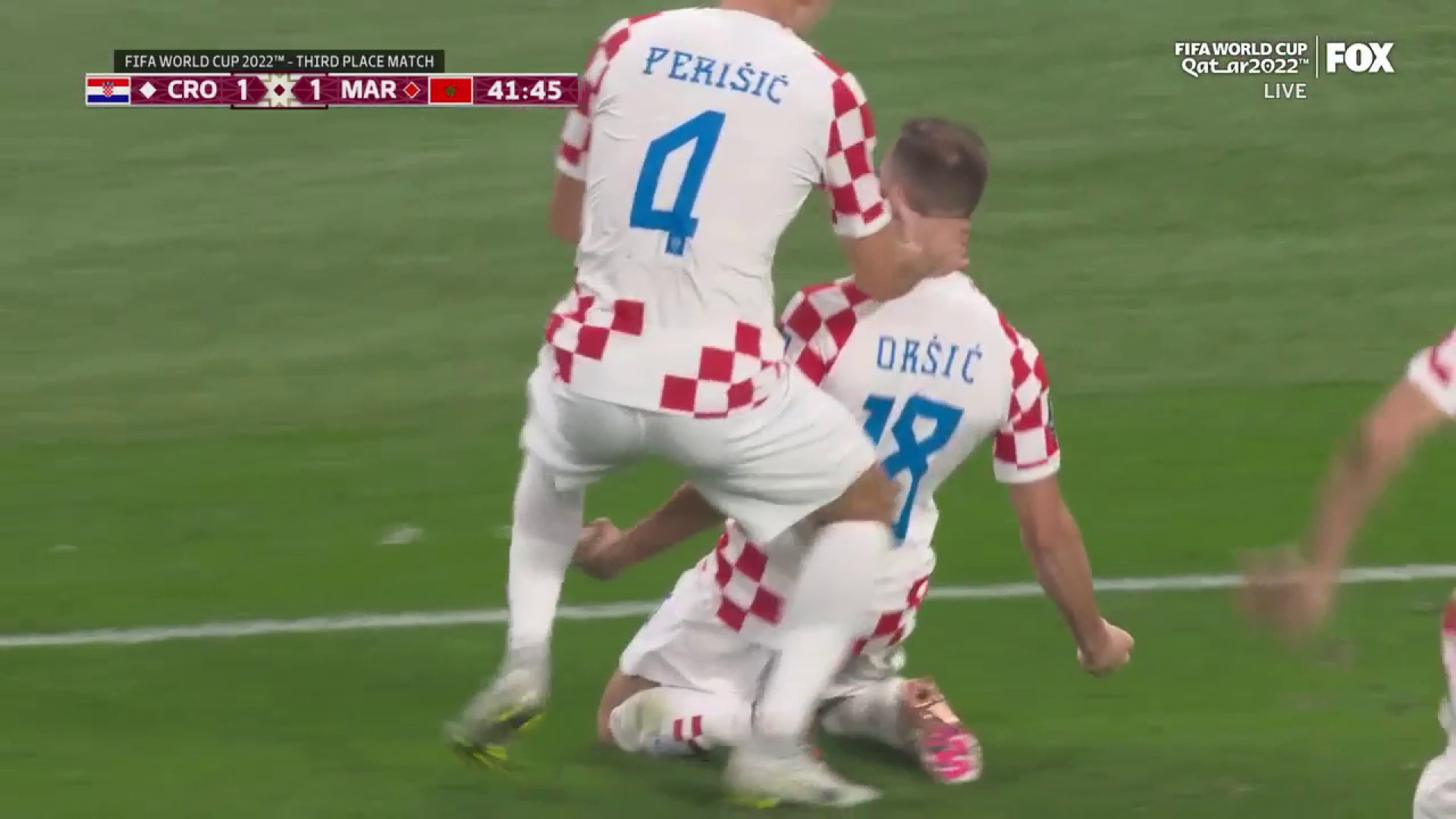 OH MY 😳

Mislav Oršić with a beauty to put Croatia up just before the half 🎯”