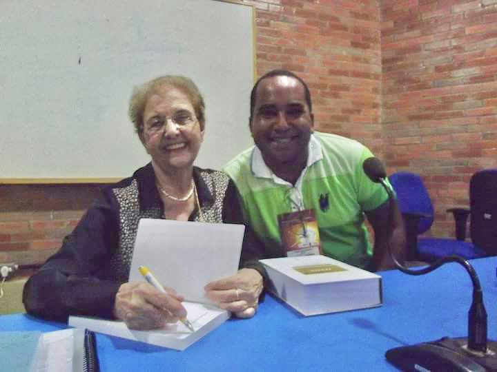 Mangabeira_Prof's tweet photo. Hoje, o Brasil perdeu uma das maiores autoridades dos Estudos de LP  que o Brasil já teve!Maria Helena de Moura Neves foi linguista, helenista, lexicógrafa, gramática, mas, acima de tudo, como ela mesma gostava de dizer, professora! deixa um vastíssimo legado . https://t.co/VGawMlhlRz