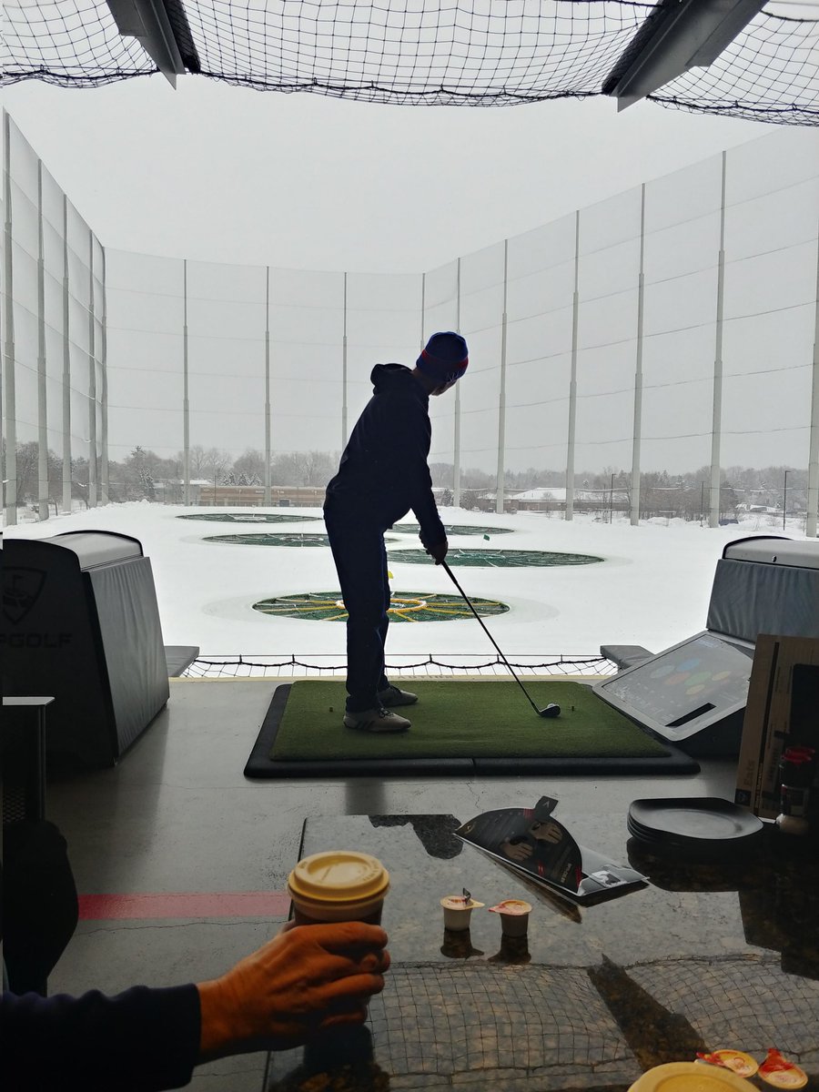 kddockry's tweet photo. 2 club wind at Top Golf this morn - but beats shoveling! https://t.co/9o9ozeDi9N