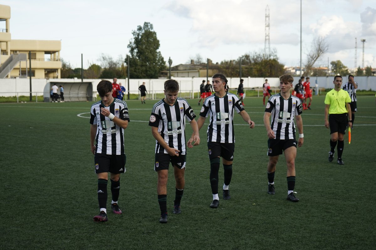 45'⏱️|0-0| Descanso con intercambio de golpes en la primera mitad pero sin goles.

#BadajozCultural #JuvenilDH #Dh5