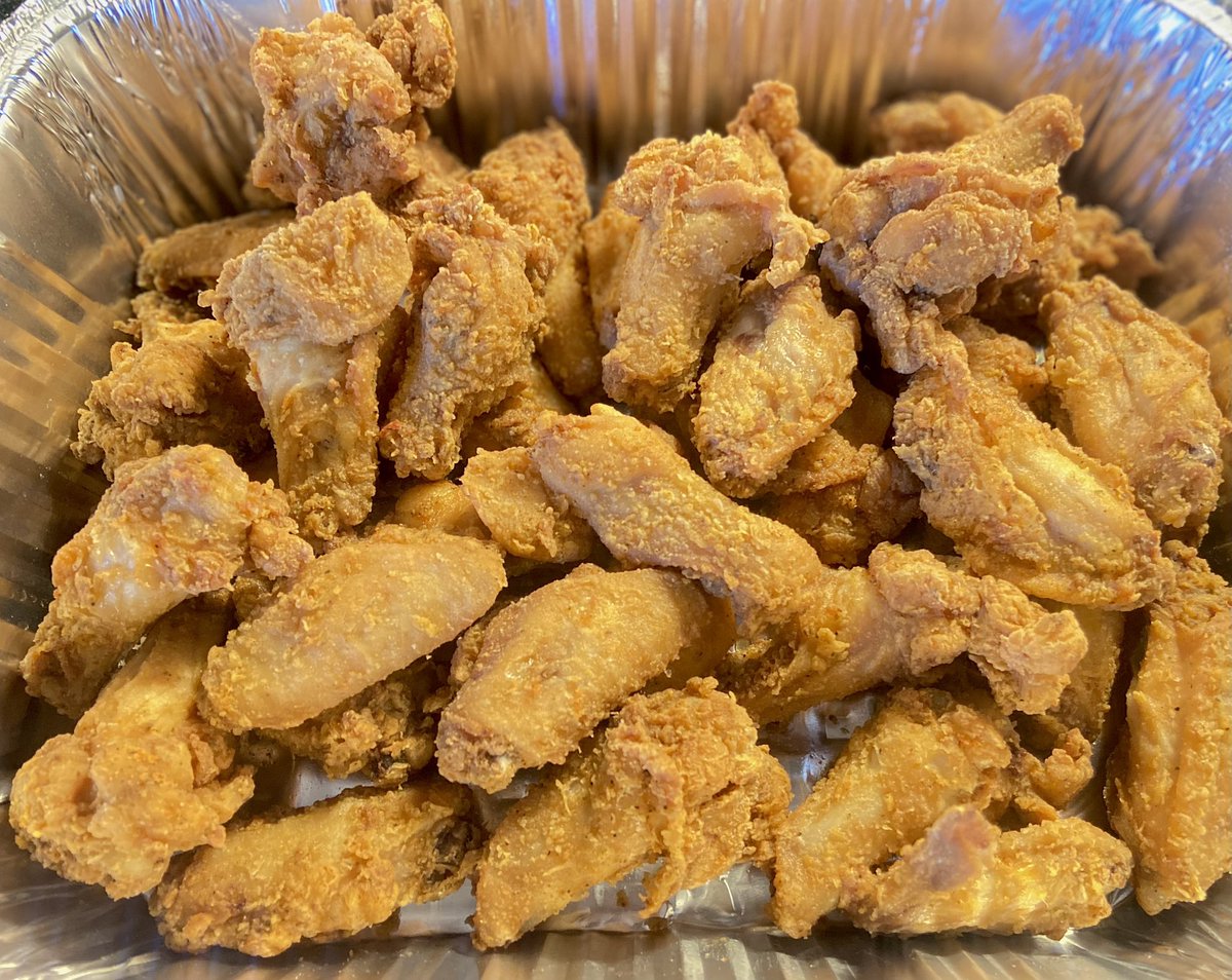DavycrocetCooks's tweet photo. Pretty Wings just like Maxwell said. 

🧘🏾

What all do you need to complete this picture🫣? https://t.co/ychgo3XmzQ