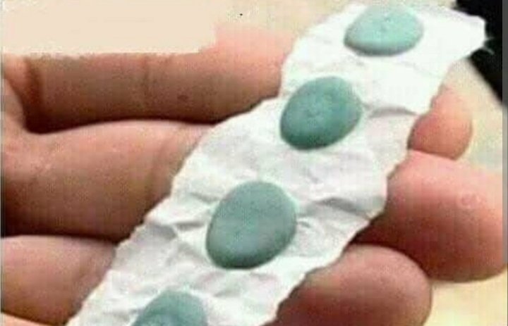 abramartti's tweet photo. Los que pasamos laaaaargo el "medio cupón" reconocemos de inmediato lo que es esto.
Habían azules y también de color rojo.
¿Recuerdan el curioso nombre? https://t.co/LpnojOmJQe