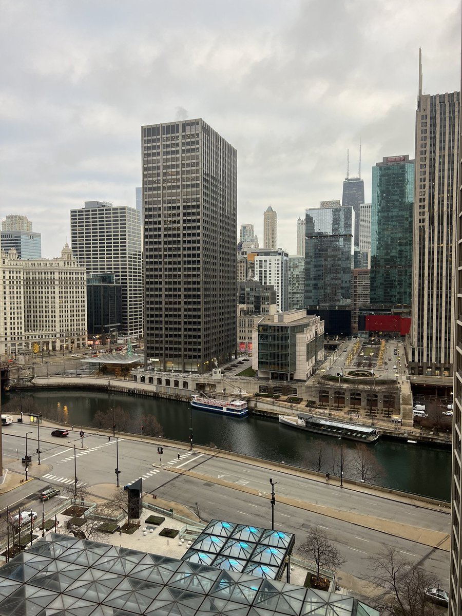 marcusdburnette's tweet photo. Had a blast at @DigitalSummits in Chicago! Thanks to everyone who came and chatted with us at the @GoDaddyPro booth! Headed back home now ✈️ #DSCHI https://t.co/RJfh20iA49