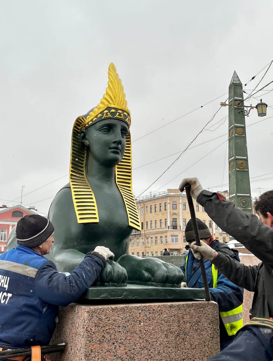 rostralnaya's tweet photo. Сфинксы с Египетского моста вернулись на свое привычное место

Три месяца скульптуры находились на реставрации https://t.co/v442JrzANG