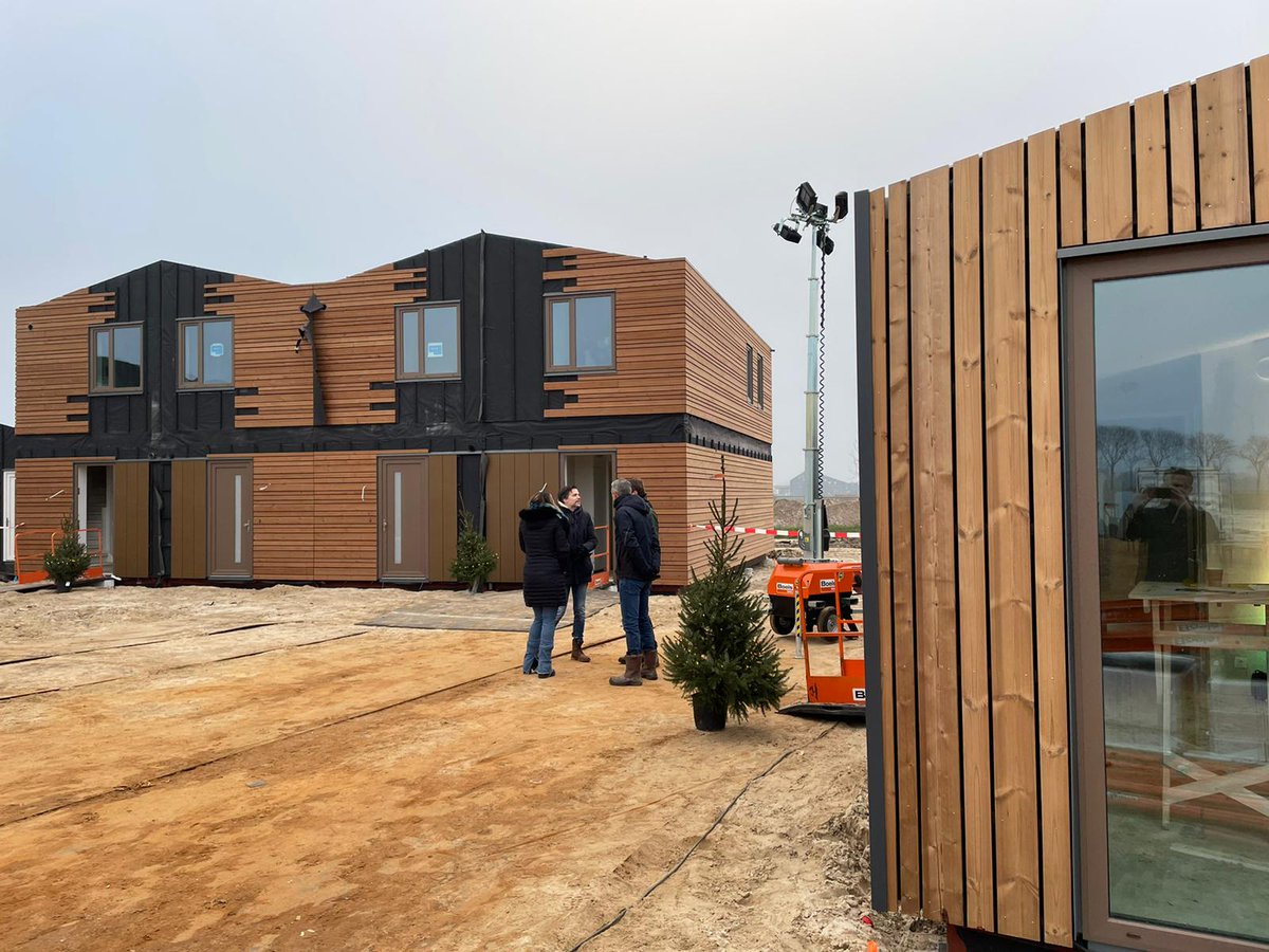 De eerste flexwoningen staan in #Stek in de Noordoosthoek! De toekomstige bewoners maakten vandaag kennis tijdens de open dag van <a href="/ZayazDenBosch/">Zayaz</a> en <a href="/wonenbijJOOST/">Woonstichting JOOST</a>.  En goed nieuws uit Den Haag: het Rijk kent 2,5 miljoen subsidie toe! s-hertogenbosch.nl/nieuwsbericht/…