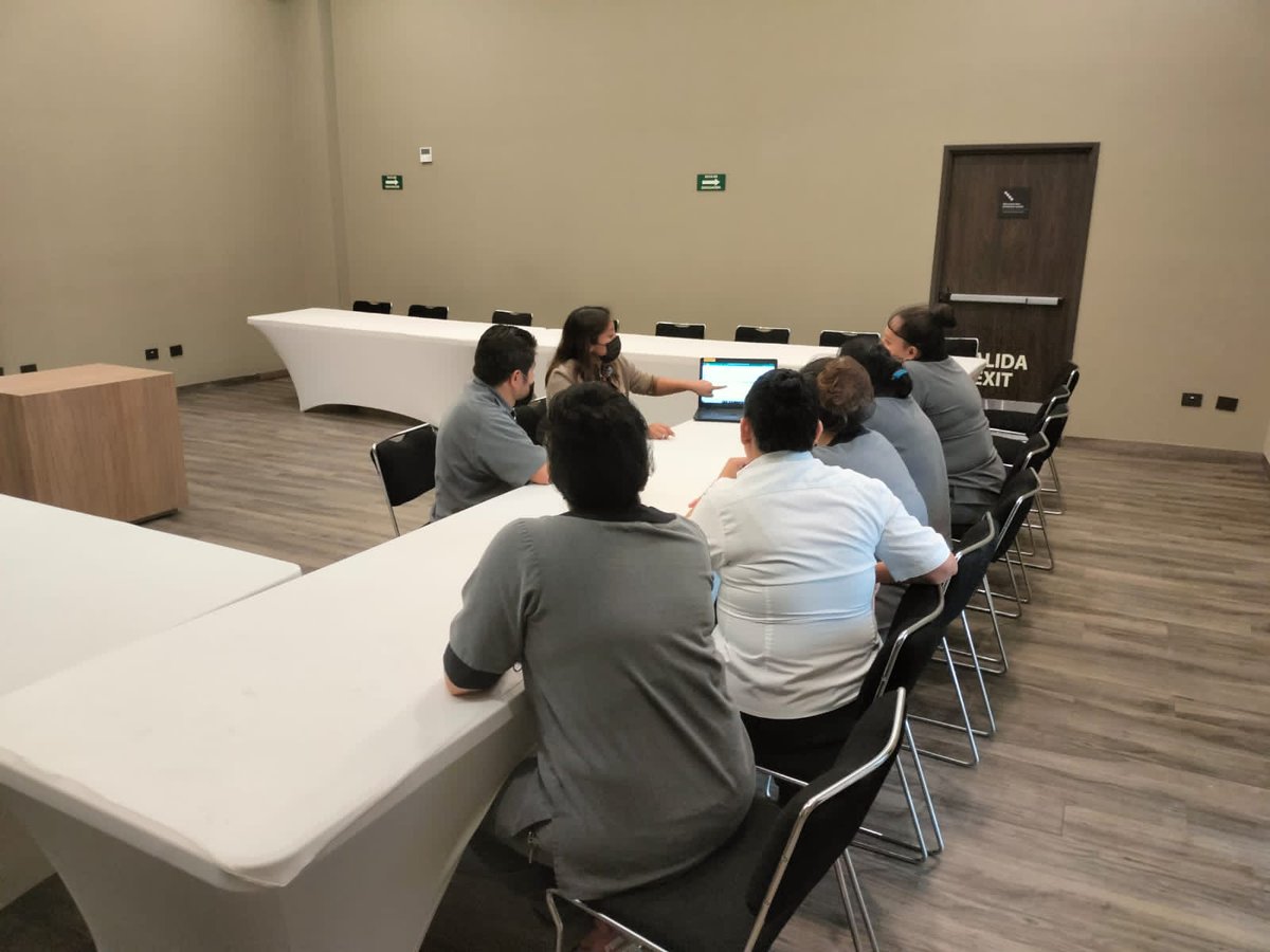 NathaliPechC's tweet photo. Me reuní con mis compañeras y compañeros del hotel City Express Plus para conformar la comisión Revisora de Contrato 2023, en donde también tomamos acuerdos para el pliego petitorio.
#CROCenMovimiento https://t.co/e98t6f90Qq