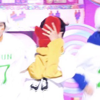 slpavy's tweet photo. 얼굴은가려져도뿔은안가려진대용 https://t.co/JdY2JG3Yvk