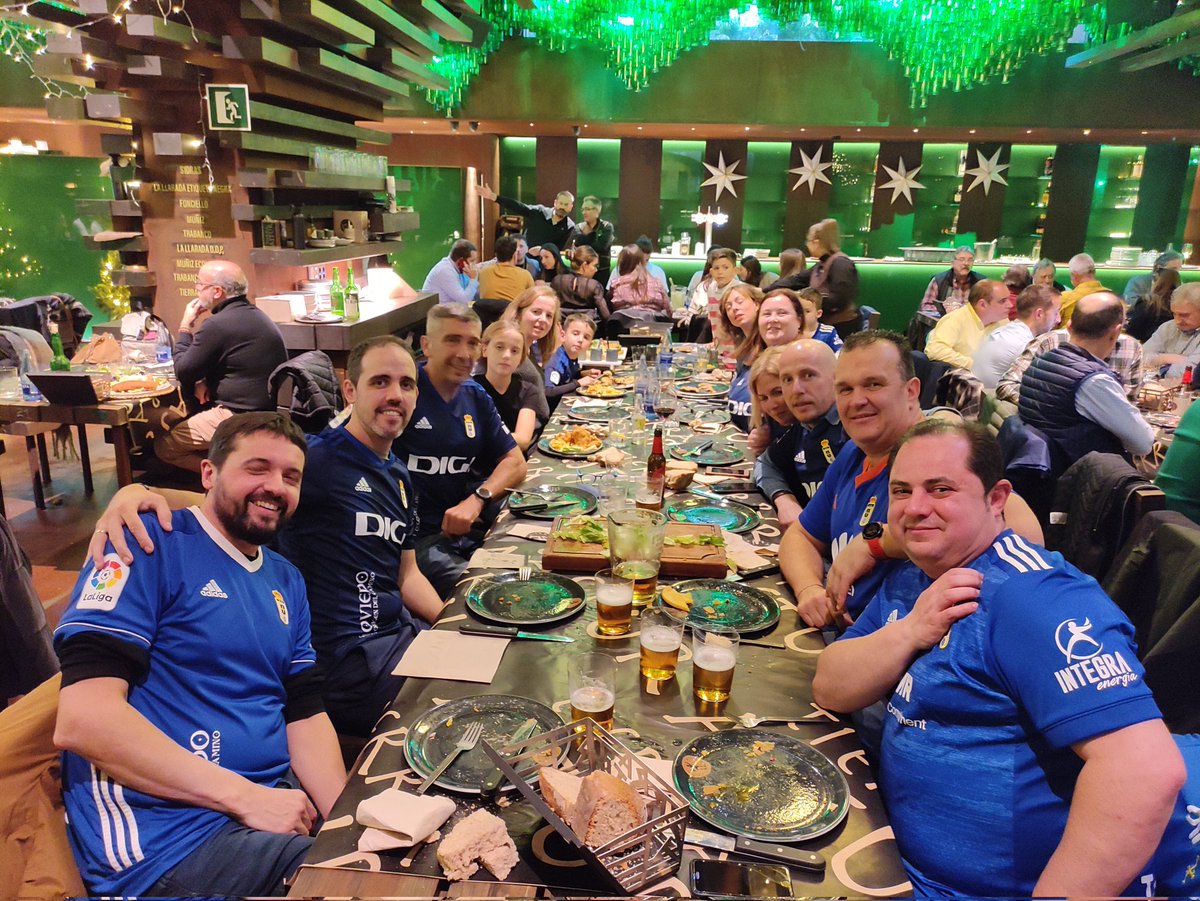 MonchuCerra's tweet photo. La avanzadilla de la expedición riosellana, velando armas en @TierraAstur 
Bueno, y también comiendo y bebiendo algo
@RealOviedo
#HalaOviedo
#derbiasturiano
#OviedoSporting https://t.co/vs3O1UmpfD