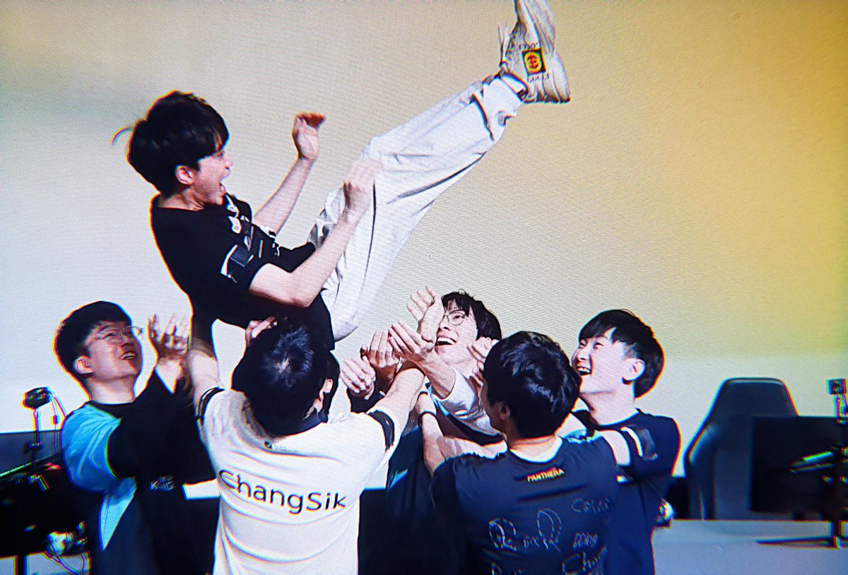genjicollector's tweet photo. 콩두와 구찌신발 https://t.co/vdHHlD2lCQ