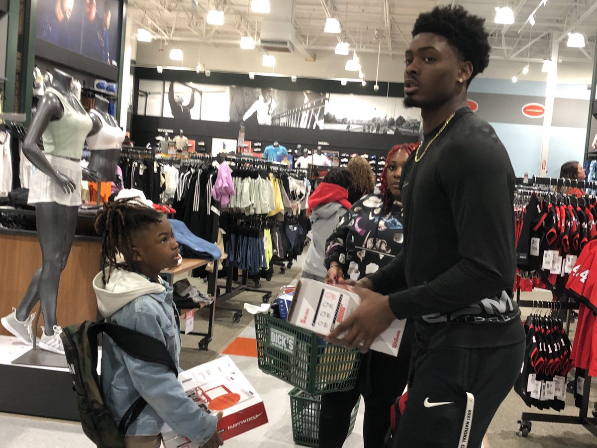 Marc Weiszer on Twitter: "Georgia safety Malaki Starks and tight end Brock  Bowers went shopping this morning with 16 kids at a give-back event at a  local Dick's Sporting Goods store. Each