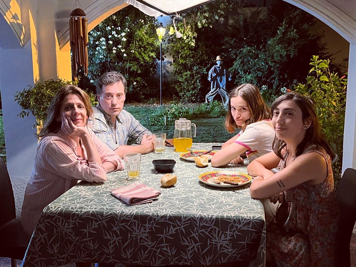 martinturnes's tweet photo. 🎬 @ElAgronomoFilm
🎥 Dir @martinturnes
🏠🪴Jornada 16
📷 #DiariodeRodaje
#cine #cineargentino #backstage #defiendocineargentino #rodaje #rodajes #enrodaje https://t.co/h68AHVxpnj