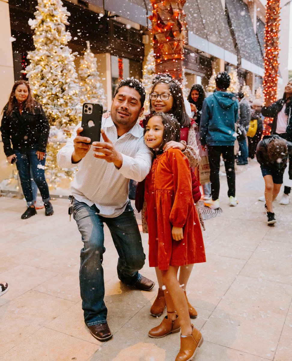 Brrrrring on the snow ❄️

Daily Snow in The Alley
Monday - Thursday, 5pm and 7pm
Friday - Saturday, 2pm, 5pm and 7pm
Sunday, 2pm and 5pm

Through December 24 at 5pm