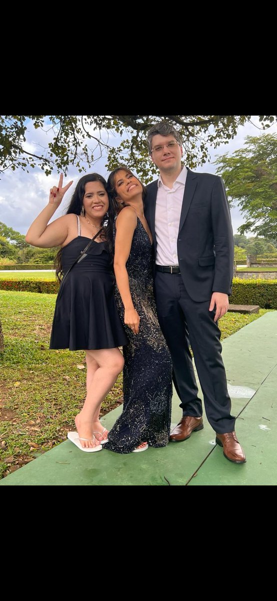 tonemaimd's tweet photo. Dezembro: trabalhei, tive o #Babiday, formatura da minha priminha e várias festinhas. Foi tudo https://t.co/1hy04Nqp6X