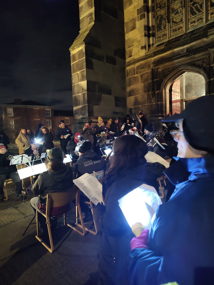 Perfectly brilliant time at <a href="/skfoodiefriday/">Foodie Friday at Stockport Market</a> with <a href="/StockportSilver/">Stockport Silver</a> band singing carols outside St. Mary's