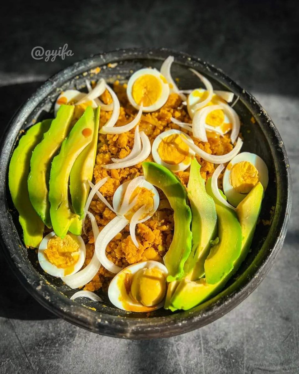 Some Saturdays calls for classic and traditional #Ɛtɔ 😎👌🏿

📸 By @gyifa   

#MashedPlantains #PalmFruitOil #Avocado #Pɛa #Asanka #EcofriendlyUtensils #GhanaianFoodNetwork #WestAfricanFood #AfricanFood #TwitterFood #Food