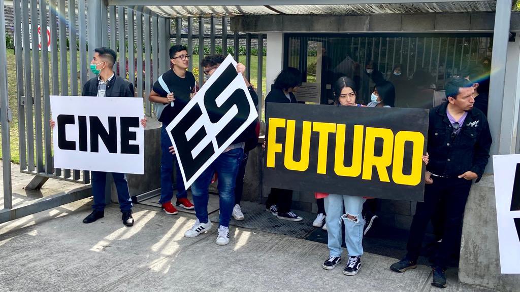 Cerca de 40 años con el gran Camilo en la lucha por el cine y el audiovisual. Seguimos en la <a href="/AsambleaEcuador/">Asamblea Nacional</a> esperando la votación 

#LeydeTransformacionD