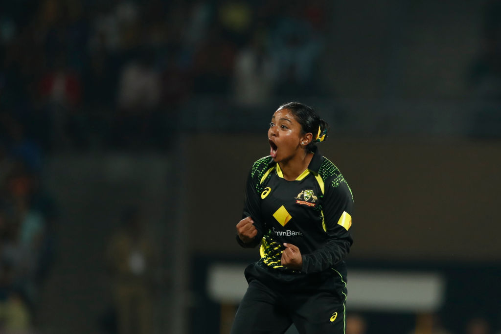 AusWomenCricket's tweet photo. Huuuuuuge wicket!!

Kingy gets Harmanpreet Kaur just shy of her fifty to break a big partnership. C'mon Aussies! #INDvAUS https://t.co/GHJrVJNwaY