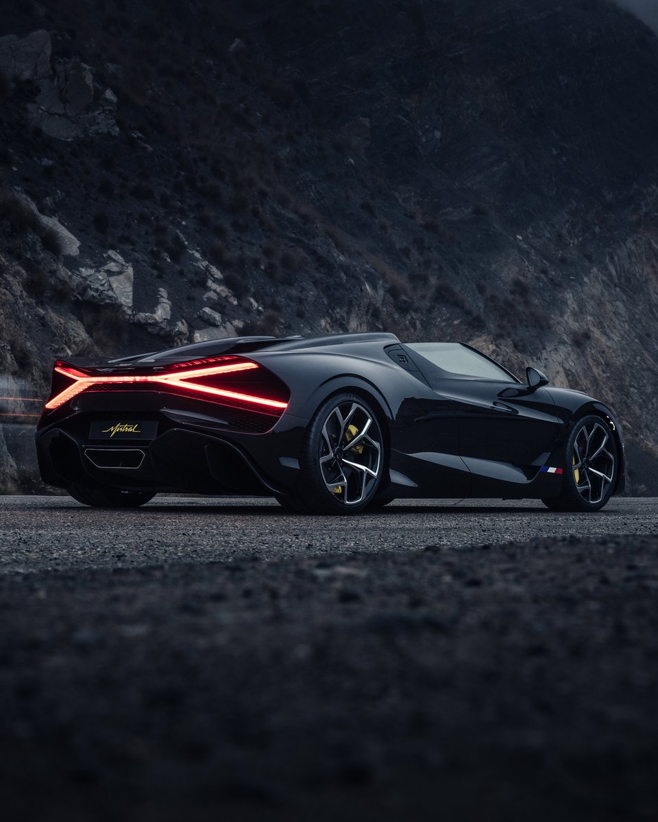 Bugatti's tweet photo. In the early morning light at Point Mugu, California, the W16 MISTRAL stands out with its signature four-bar motif headlights – a nod to its quad turbochargers and four-wheel-drive – and X-shaped rear light design, inspired by the BOLIDE.  

#BUGATTI
–
https://t.co/mCEE0ghyaw https://t.co/wkHX2Igc67