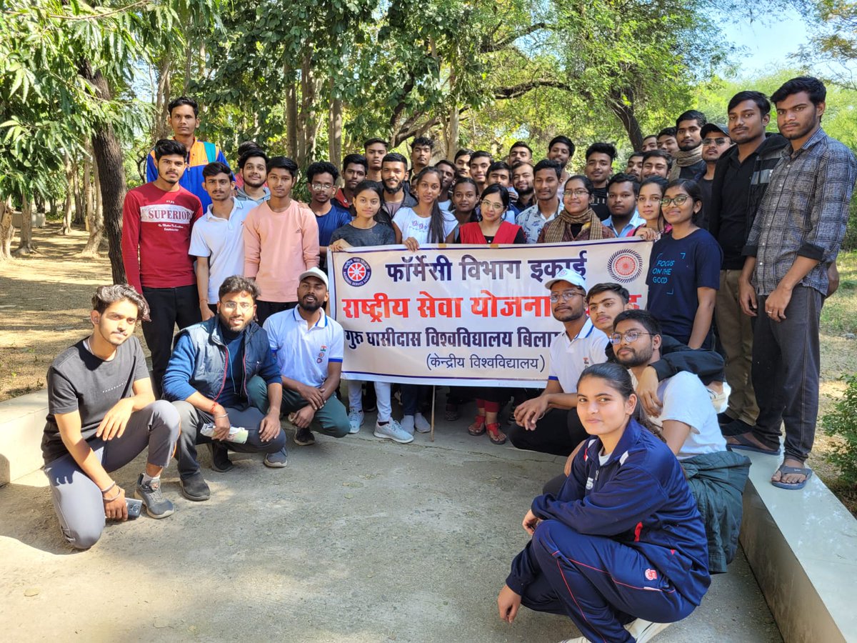 Bhumika77601058's tweet photo. A daily activity was organized today by @nssggcuCG under the inspiration of Hon'ble Vice Professor @chakrawalalok sir . Cleaned and newly planted plants Water was poured in.
@GovernorCG @NssChhattisgarh @askabir_ @NSSRDBhopal @_NSSIndia @YASMinistry @ianuragthakur https://t.co/pX5b3PXXSm