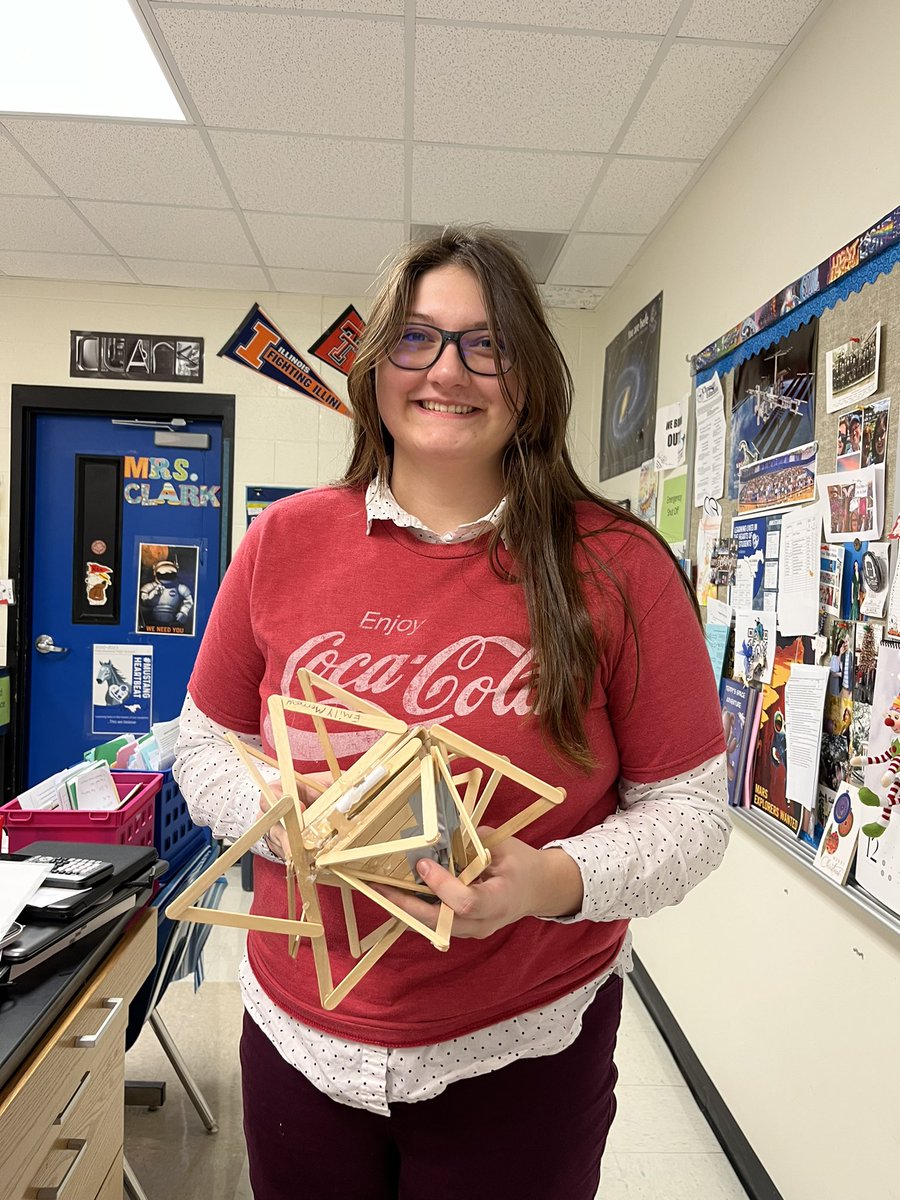 rclarkfhs's tweet photo. Such a fun day of learning! Egg drop day! https://t.co/29rOvKwSUD