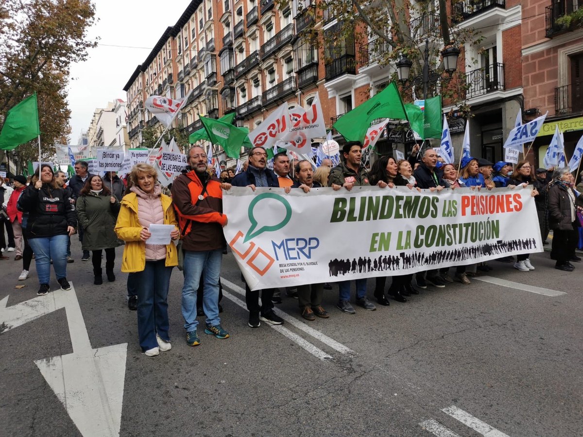 anpenacional's tweet photo. Hoy ANPE en la manifestación del #17DYoVoy para #BlindarLasPensiones. https://t.co/9Y2xVjyU7f