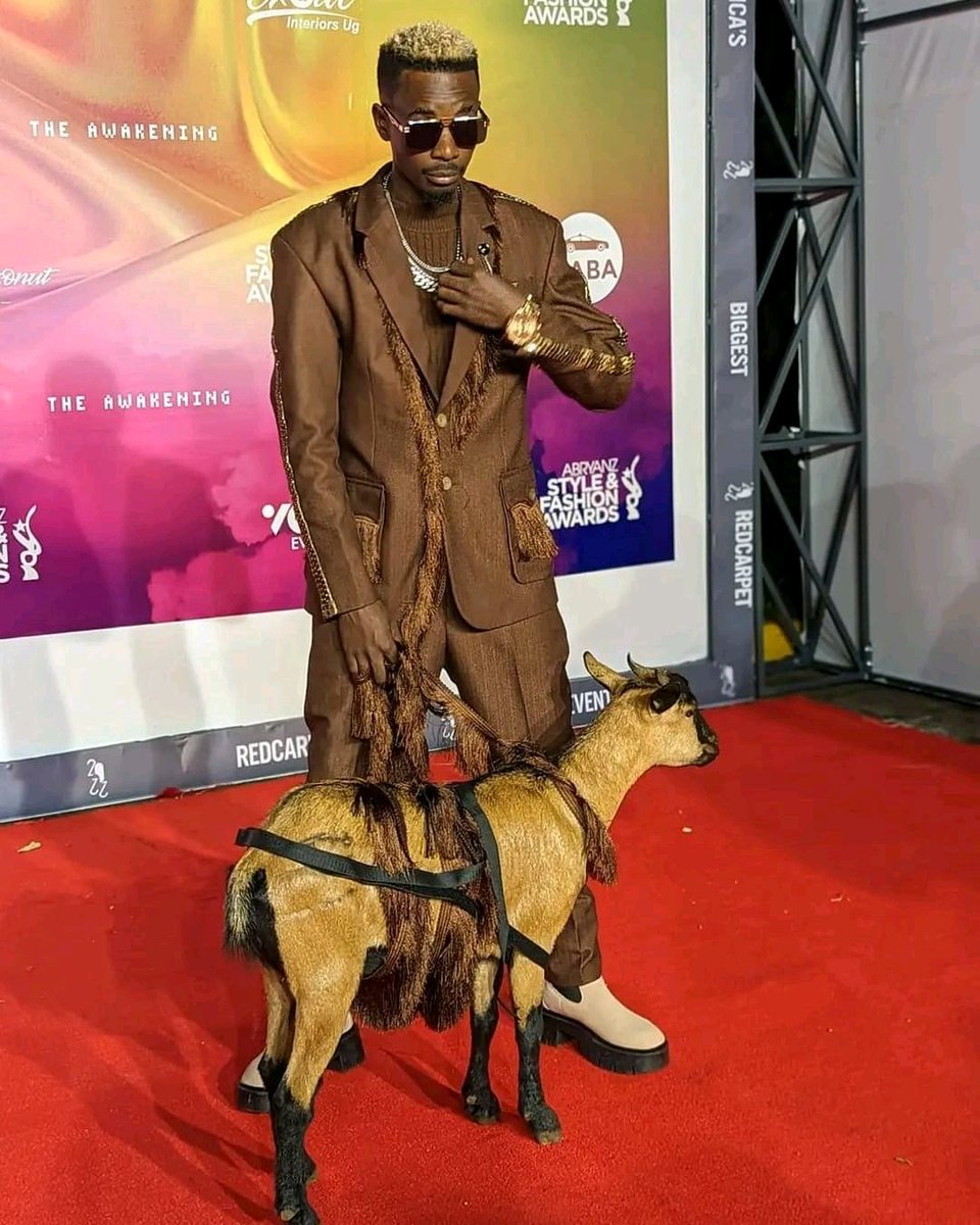 tukei_20's tweet photo. @Tinafierce1 @WikiPages_ @SHPatrick3 Let's not forget the goat 🐐😂😂😂😂😂😂 https://t.co/CtLtyPGYpT