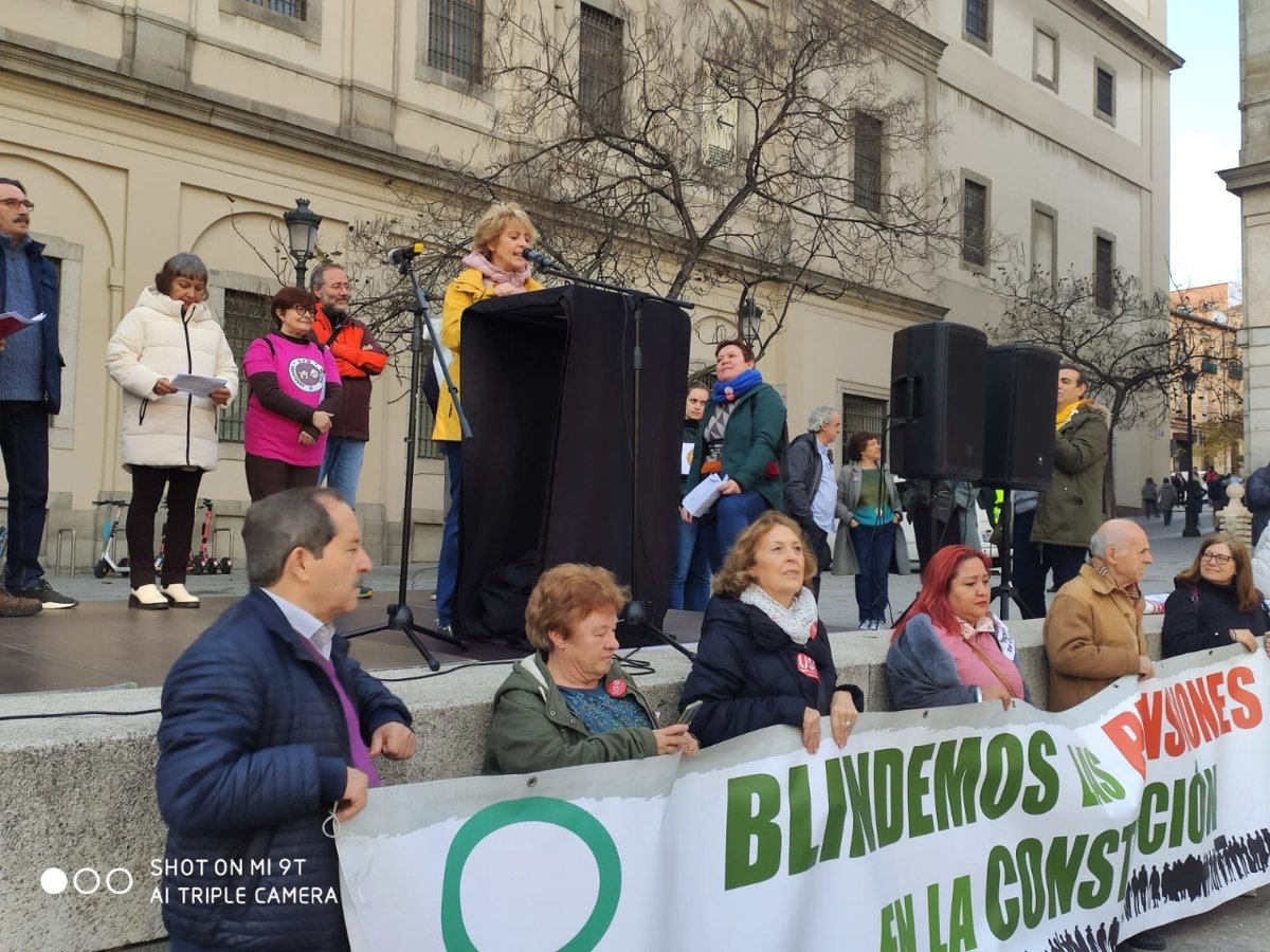 anpenacional's tweet photo. Hoy ANPE en la manifestación del #17DYoVoy para #BlindarLasPensiones. https://t.co/9Y2xVjyU7f