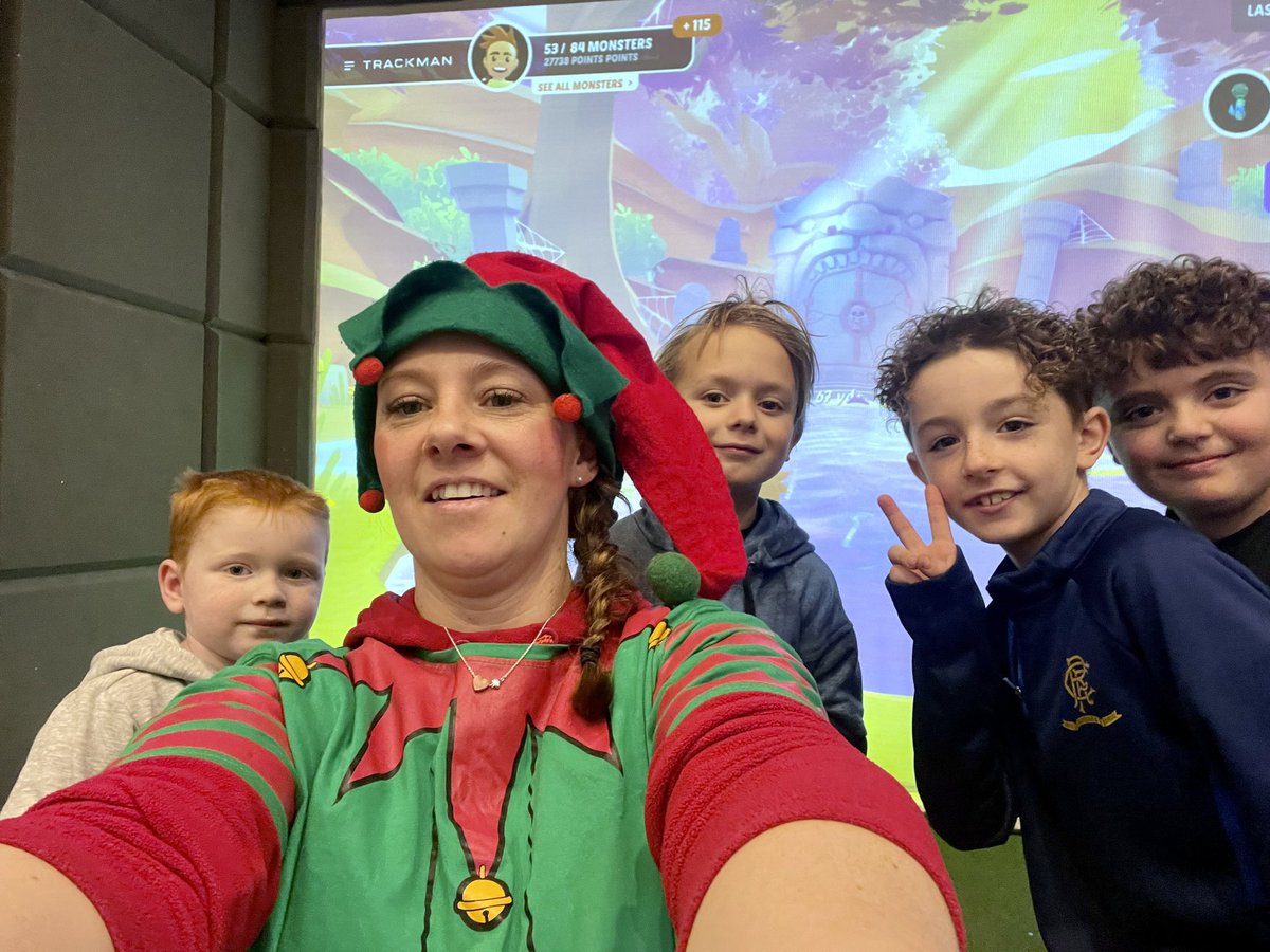 Christmas with the juniors in the swing room 🎄 see you all next year 😊