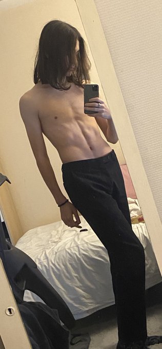 New pics soon sweeties ♡ https://t.co/gqYFINXN6Z