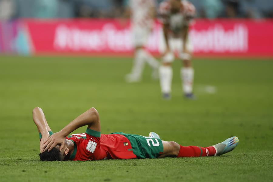 Primicias's tweet photo. Ingresa Azzedine Ounahi en Marruecos, deja el campo de juego Bilal El Khannouss. Primer cambio del partido. #CROvsMAR 🔴 Siga en vivo: https://t.co/vJYp3aswXt https://t.co/9kfYTeZL2K
