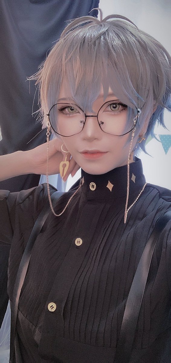 Morphine0401's tweet photo. Well, the second time im cosplay my novelist (っ.❛ ᴗ ❛.)っ

#IkeEveland #Luxiem #NIJISANJI_EN #cosplay https://t.co/lp15OlVmSd
