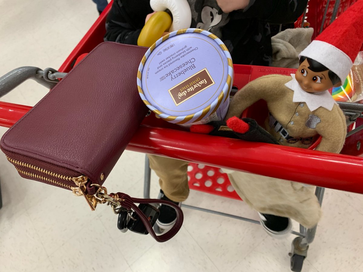 SCCMOPD's tweet image. Oh No! Is that an unguarded container of blueberry cheesecake ice cream that Officer. B. Safe sees? And a purse. Officer B. Safe wants to remind everyone to stay extra vigilant while busy Christmas shopping. Don&apos;t leave valuables unattended. #SCCPDCommunity