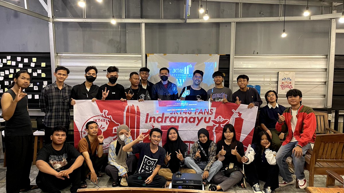 FJKT48Indramayu's tweet photo. Selamat malam.
terima kasih untuk teman-teman yang sudah ikut meramaikan nobar #JKT4811thAnnivConcert bareng kami, Semoga yang belum bisa dateng, bisa ketemu di next event kami selanjutnya 🫶 https://t.co/Tp0iAa78Iz