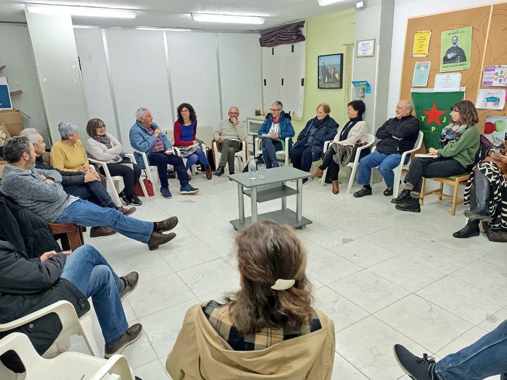 En el pasado en el Taller de Lectura comentamos Bajo la Higuera, primera novela de María Bautista @Mariarayas

Tuvimos el placer de contar con la presencia de la autora para habla sobre su libro, una historia sobre mujeres, cuidados, maternidad, familia...