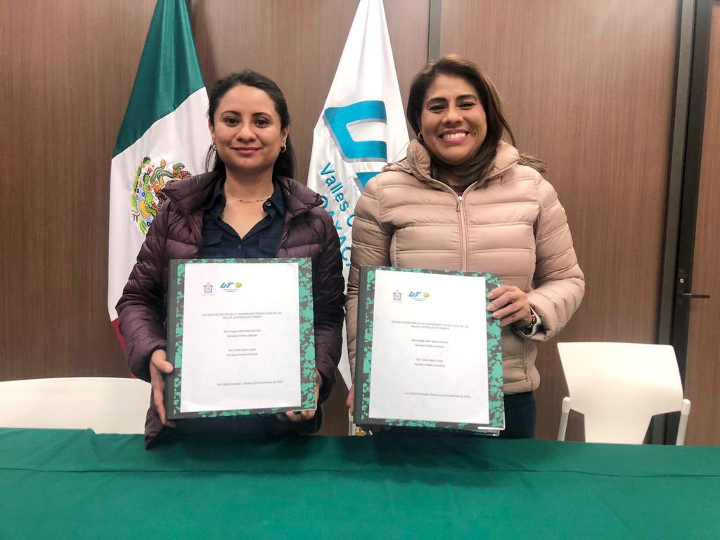 Con el acompañamiento de la @SHTyFP_GobOax se realiza el proceso de entrega-recepción en la #UTVCO. 
Nuestra rectora la Dra. <a href="/TaniaLopezXoxo/">Tania López López</a> ratificó su compromiso de impulsar una educación superior de excelencia en #Oaxaca.

<a href="/salomonj/">Salomón Jara Cruz</a>
 #UnPuebloTransformandoSuHistoria