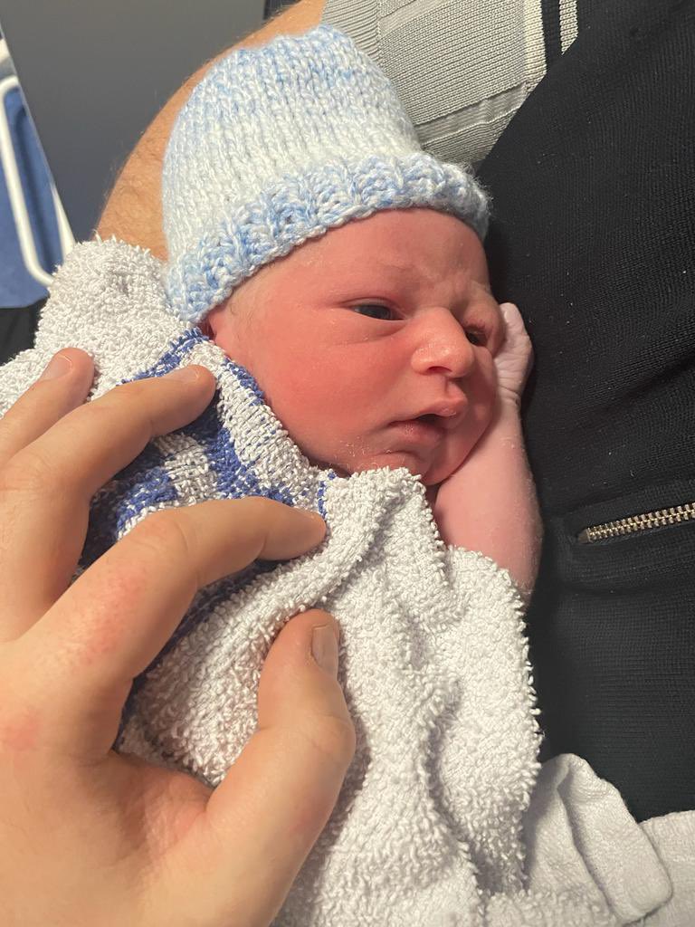 beano_05's tweet image. Got to meet my new Grandson , Koby Thomas Broad, this afternoon . He’s a little smasher . Safe to say, we’re all delighted @BroadDan @broadie57 

❤️❤️❤️

#ProudGrandad