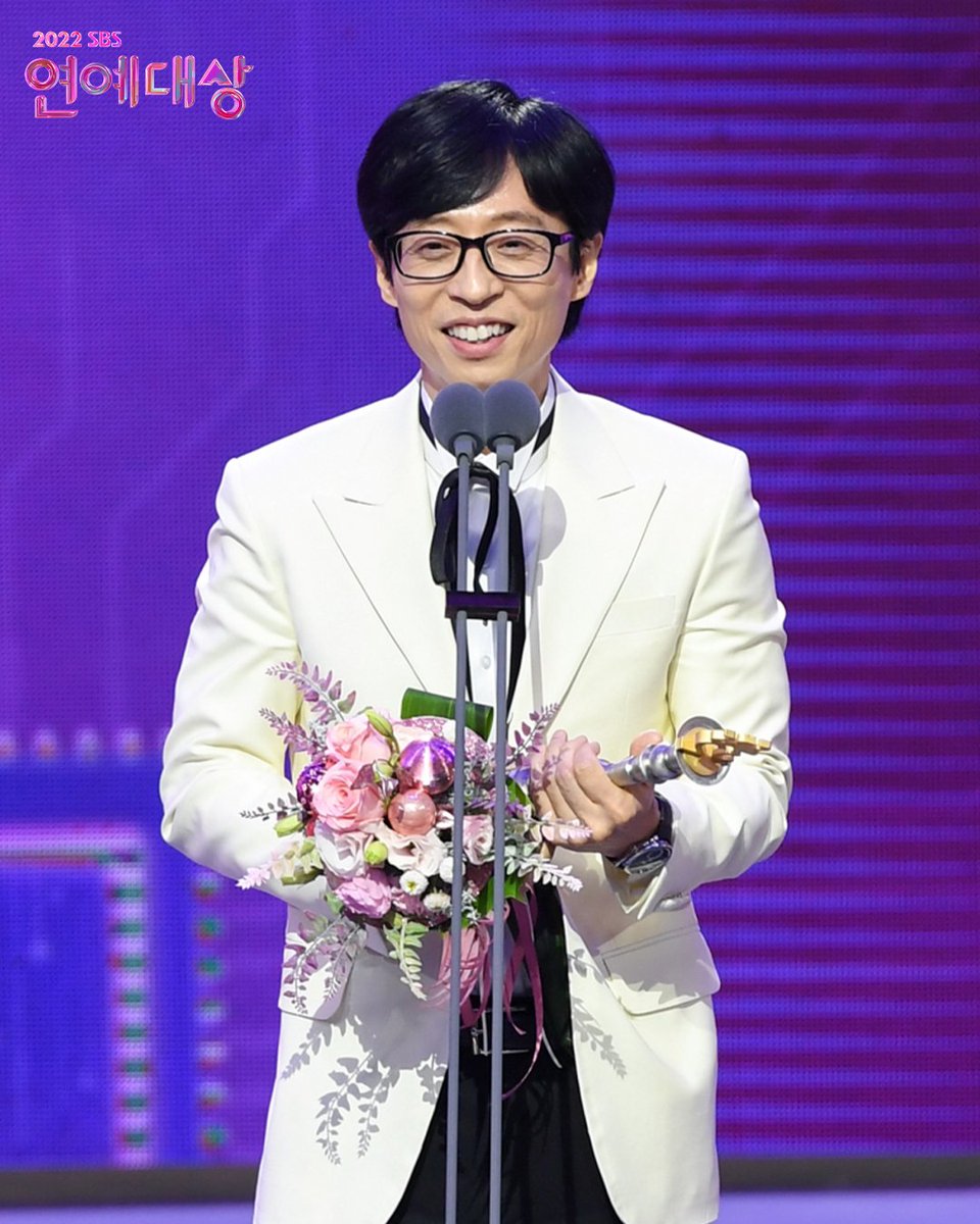 SBSNOW's tweet photo. <2022 SBS 연예대상>
🏆 연예대상 #유재석
🏆 프로듀서상 #탁재훈
🏆 최우수상 토크, 리얼리티 부문 #김준호
🏆 최우수상 쇼, 스포츠 부문 #이현이

#SBS연예대상 #2022SBS연예대상
#연예대상 #SBS예능 https://t.co/MeJVvFRJtx
