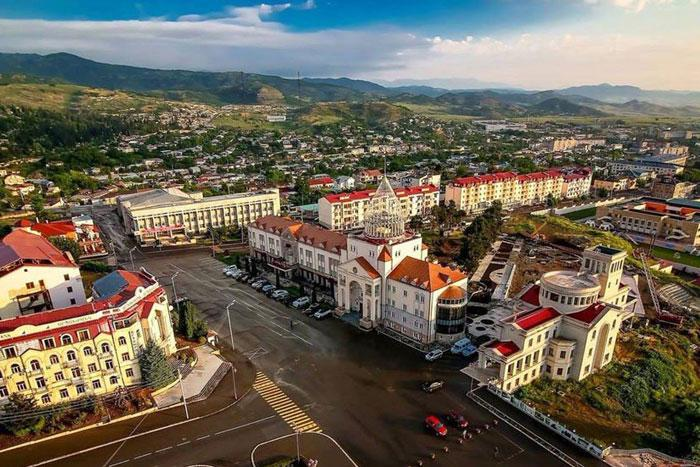AzeriTimes's tweet photo. Armenian Separatist regime tends to inflate the numbers of Armenian residents in #Karabakh. Azerbaijani government  must involve an international group mandated with conducting census of Armenian population of Karabakh. Data can then be used to provide humanitarian aid. https://t.co/2RERMhFbeU