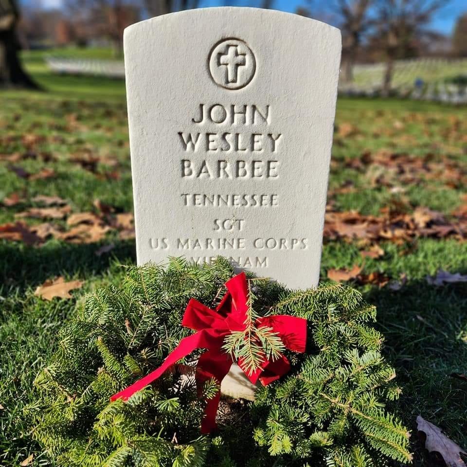 hmcrem's tweet photo. Today is Wreaths Across America Day! This photo was taken by Bernadette at Arlington National Cemetary. #NeverForget ๐บ๐ฒ #SgtJohnBarbee #Marine #KIA #Vietnam #Walkforvets https://t.co/3CQFzXjwJR