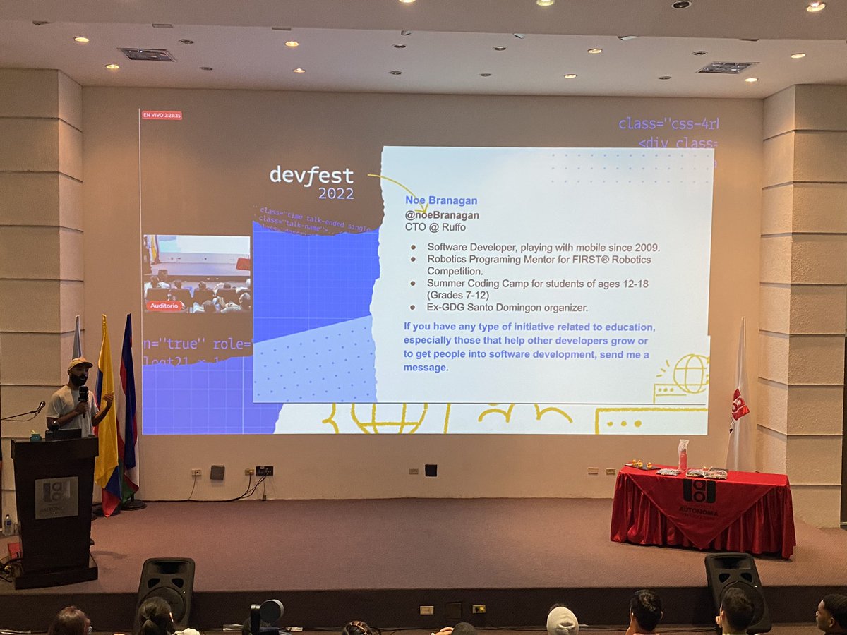 En el escenario el gran <a href="/noeBranagan/">Noe Branagan</a> hablándonos de Flutter en la web #DevFestCali22